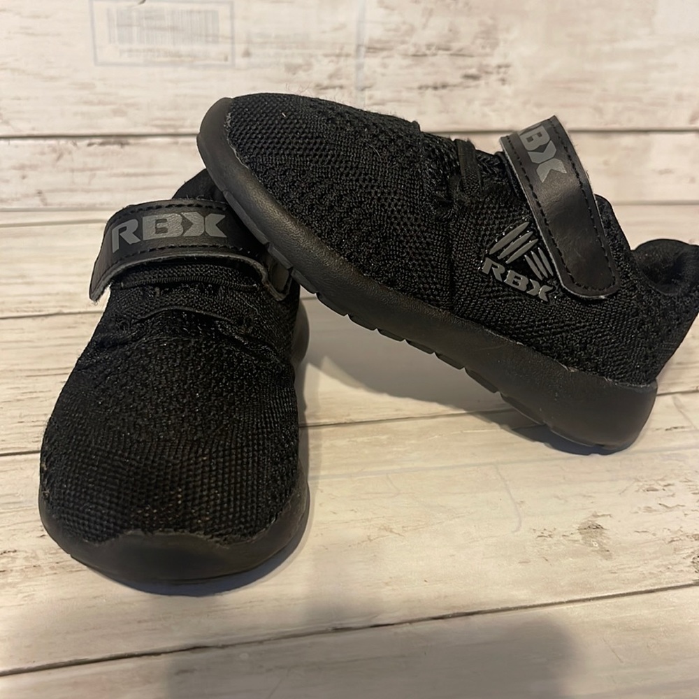 Kid Sneakers (Size 7)